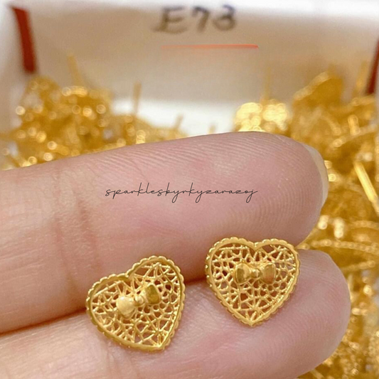 Centered Ribbon Heart Earrings 18k Saudi Gold