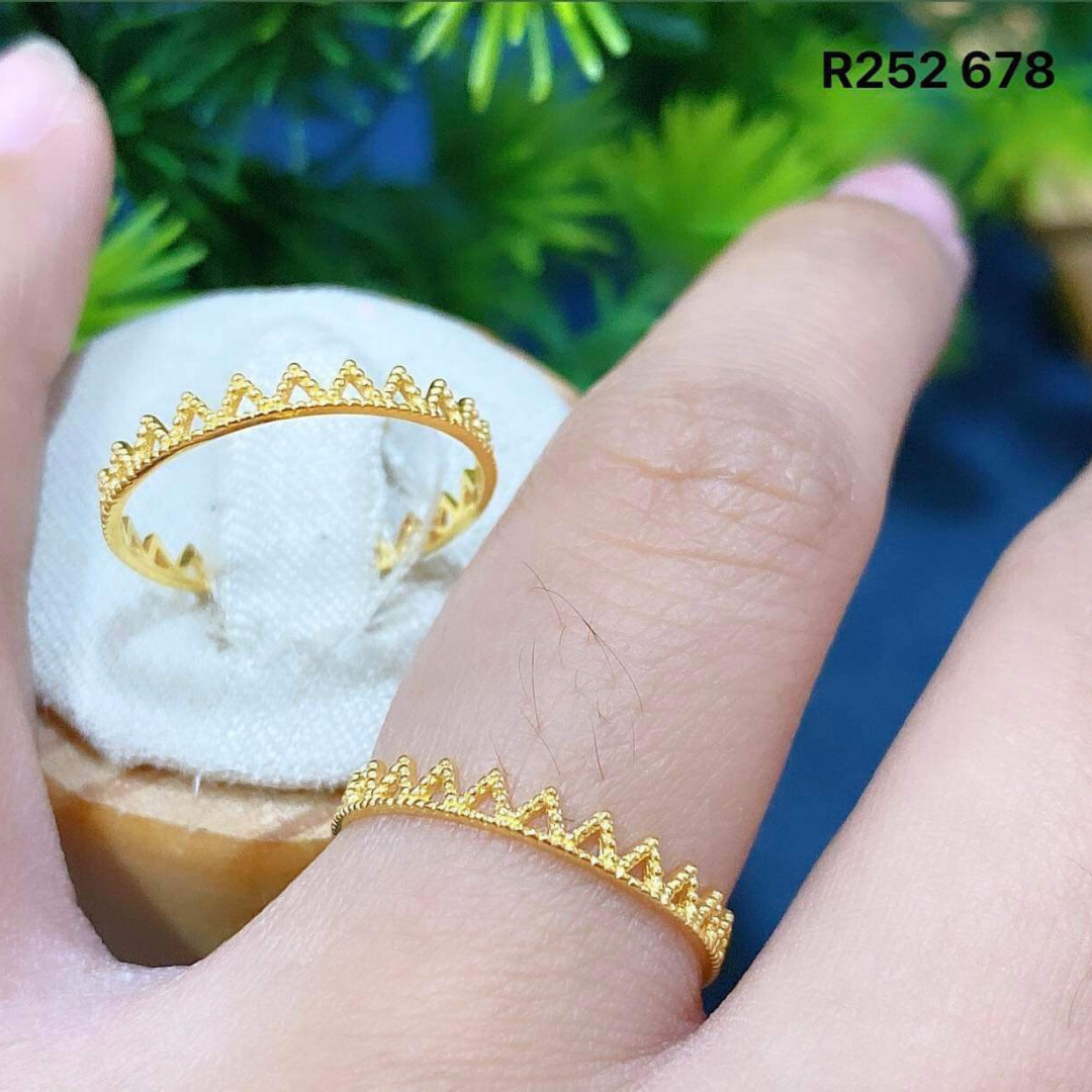 Crown Like Ring 18k Saudi Gold