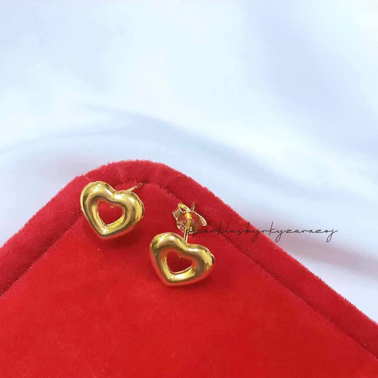 Mini plain heart solid earrings 18k saudi gold