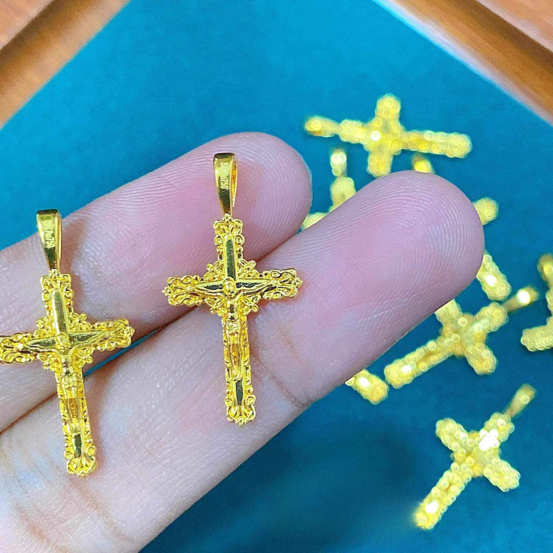 Jesus in the cross pendant ampaw 18k saudi gold