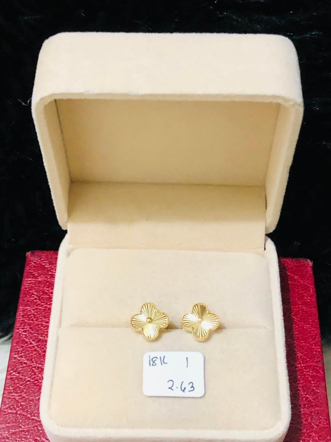 Per Gram 2.63 Earrings 18k Saudi Gold Pawnable