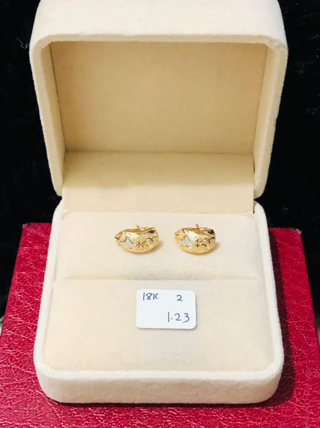 Per Gram 1.23 Earrings 18k Saudi Gold Pawnable