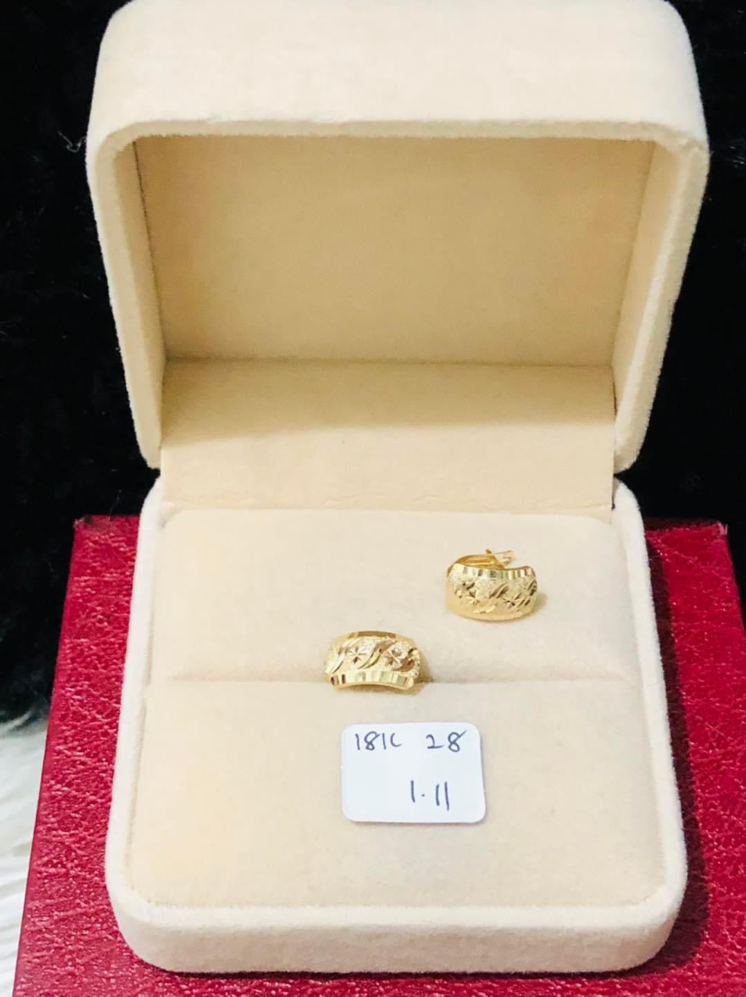 Per Gram 1.11 Earrings 18k Saudi Gold Pawnable