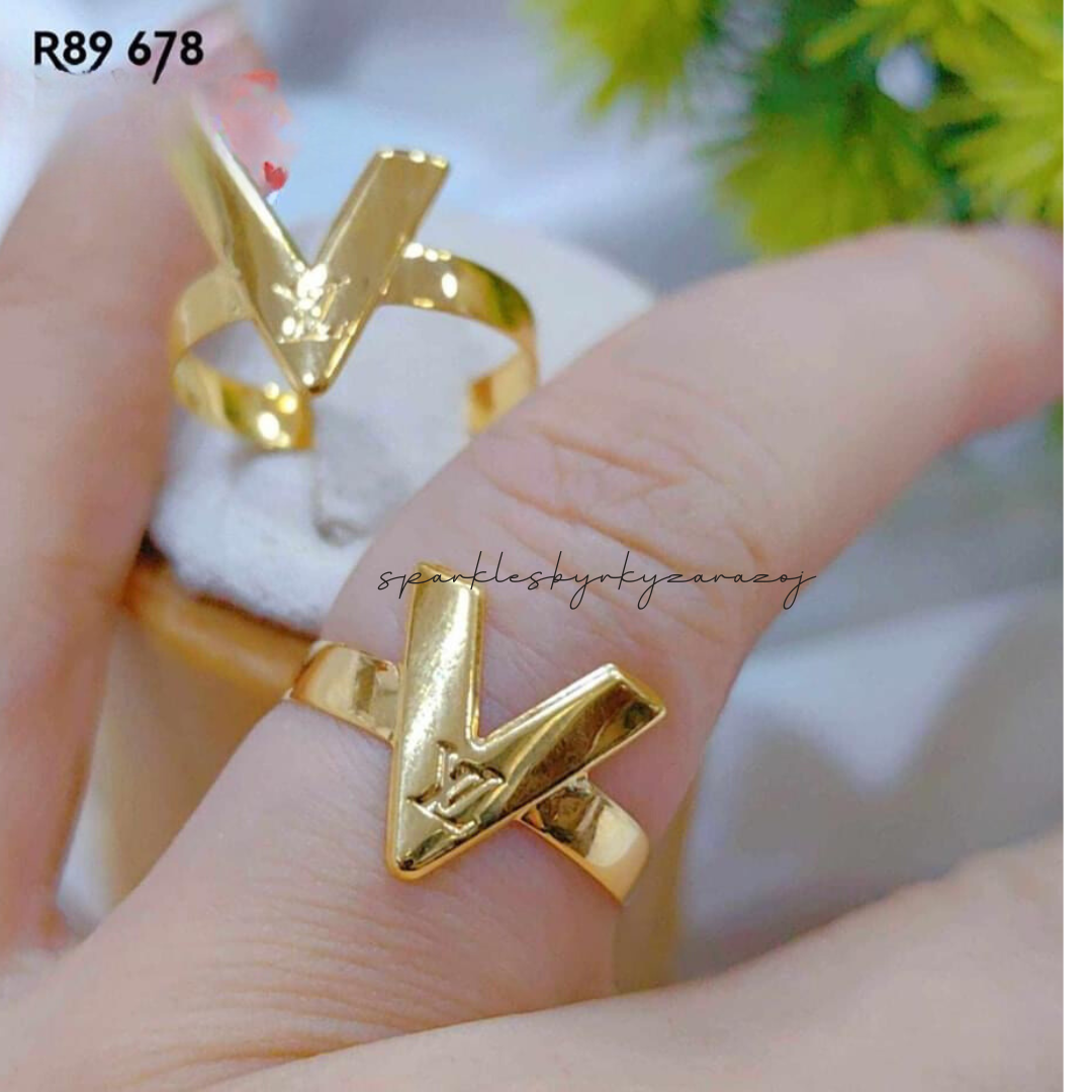 V Shape Ring 18k Saudi Gold