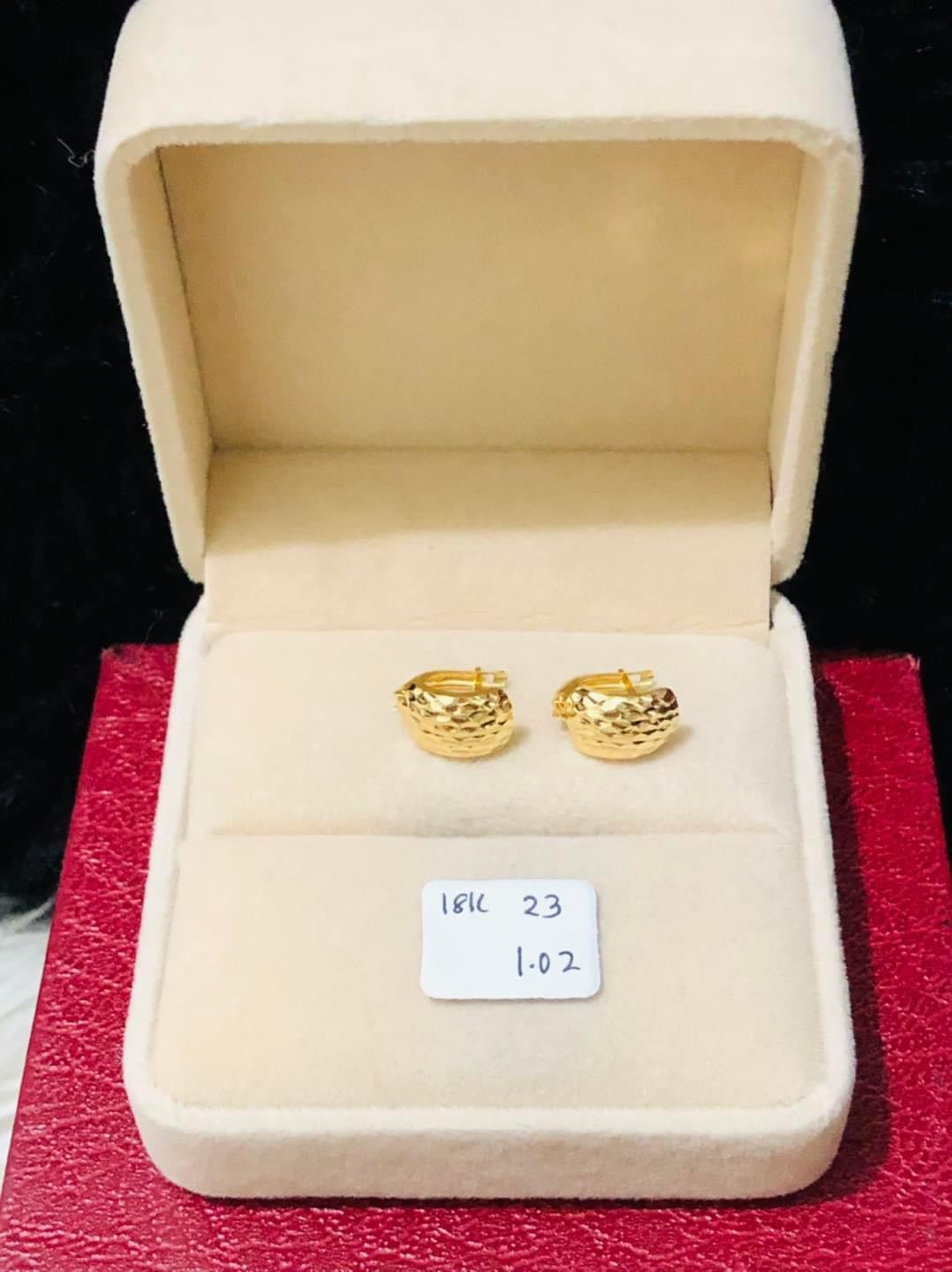 Per Gram 1.02 Earrings 18k Saudi Gold Pawnable