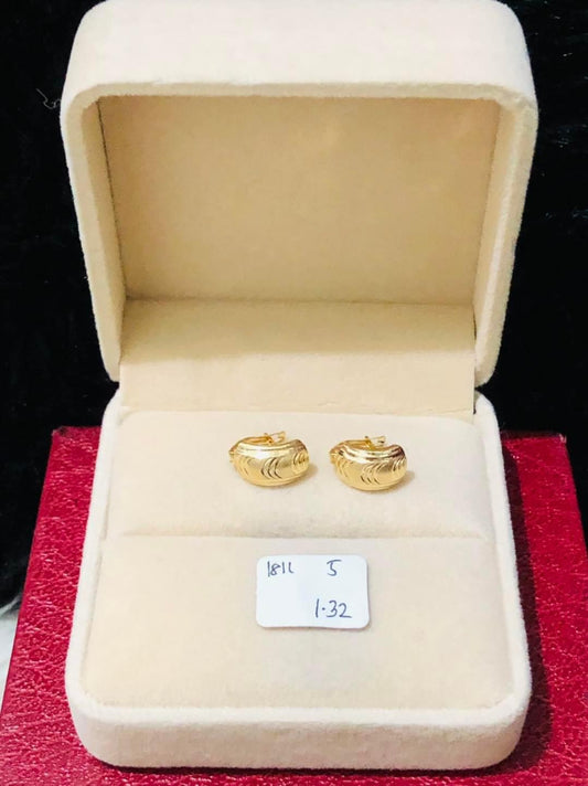 Per Gram 1.32 Earrings 18k Saudi Gold Pawnable