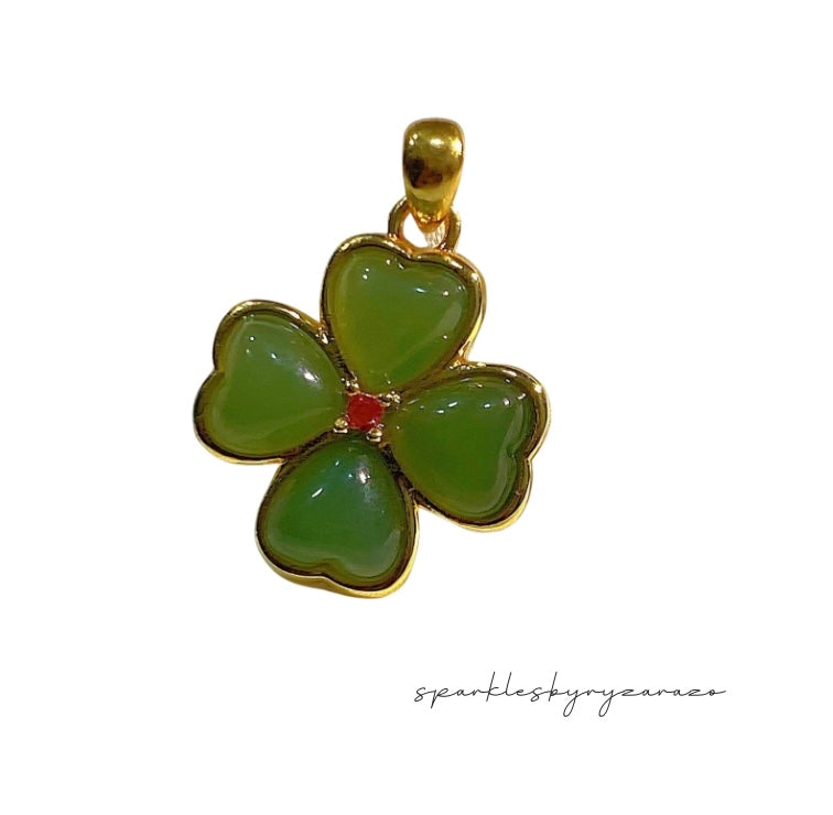 Ampaw Flower Jade Pendant 18k Gold