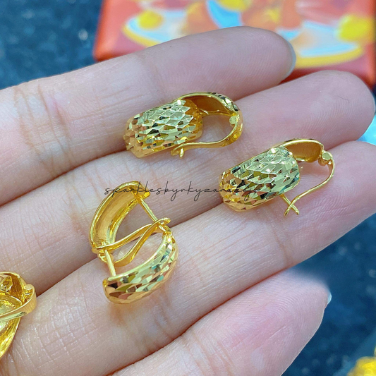 Double Diacut Huggies Earrings 18k Saudi Gold