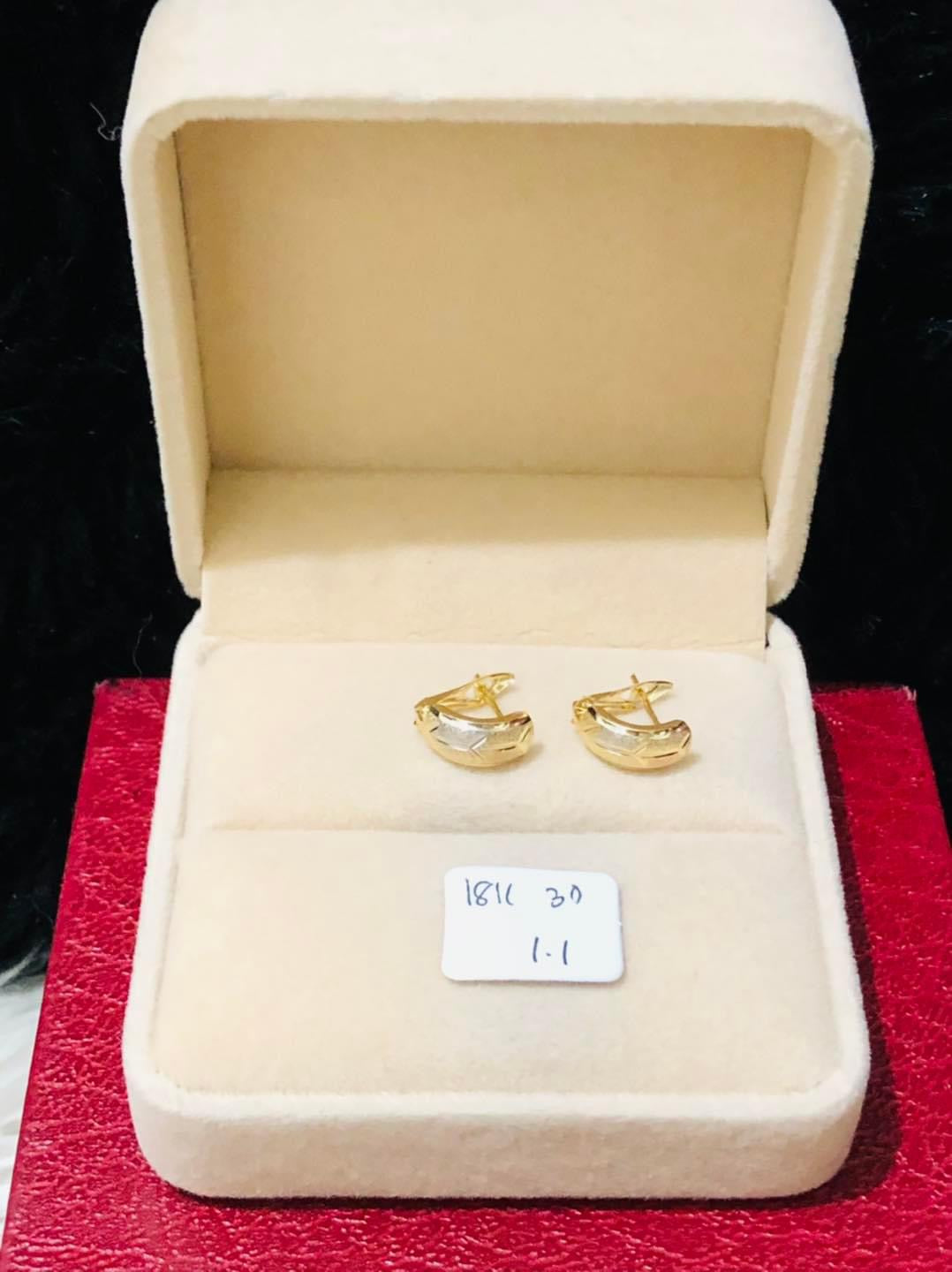 Per Gram 1.1 Earrings 18k Saudi Gold Pawnable