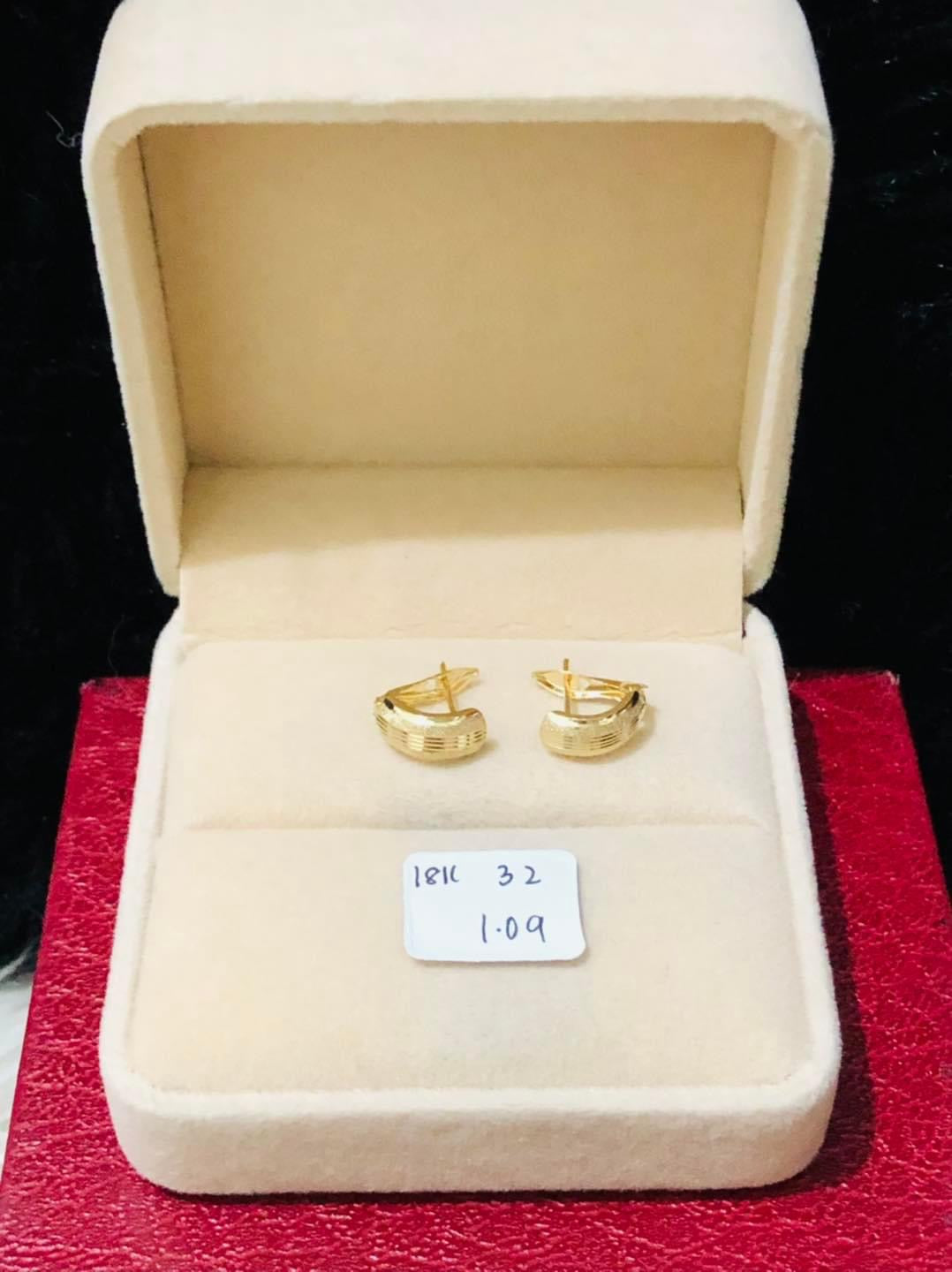 Per Gram 1.09 Earrings 18k Saudi Gold Pawnable